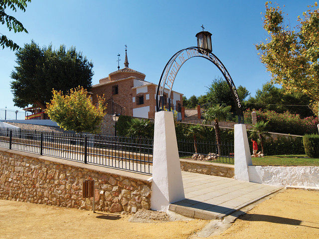 Ermita de la Virgen del Espino, en Membrilla, donde se celebran las fiestas y verbenas de la localidad.