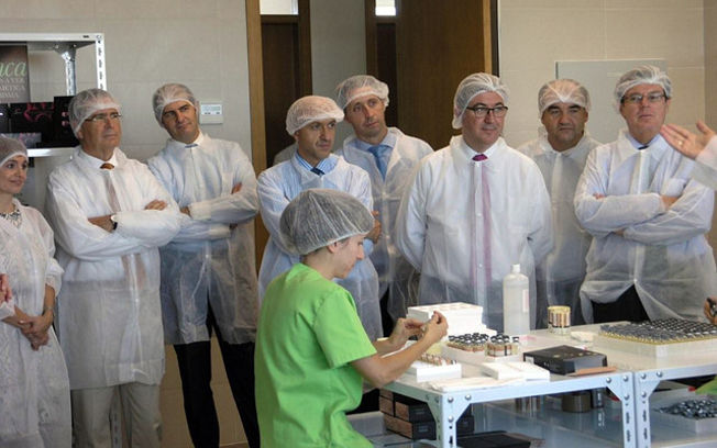 El rector junto al consejero durante su visita a las instalaciones